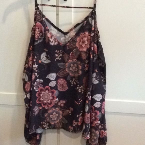 NWT.  NSR Flowery Off the should long sleeve top. - Picture 3 of 4